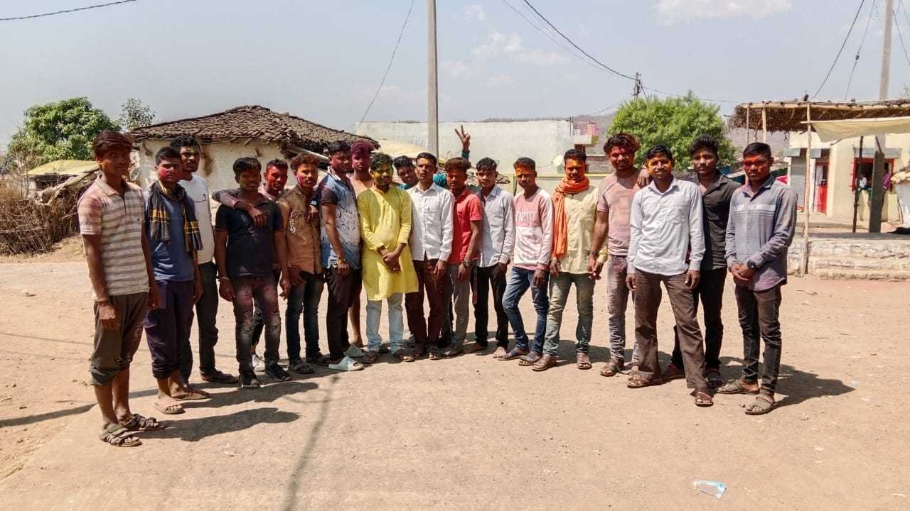 भैंसदेही विधानसभा क्षेत्र के 10 ग्रामो में होली के पावन पर्व पर क्षेत्रवासियों के बीच शामिल हुऐ आदिवासी नेता अजय कवडे प्रदेश अध्यक्ष