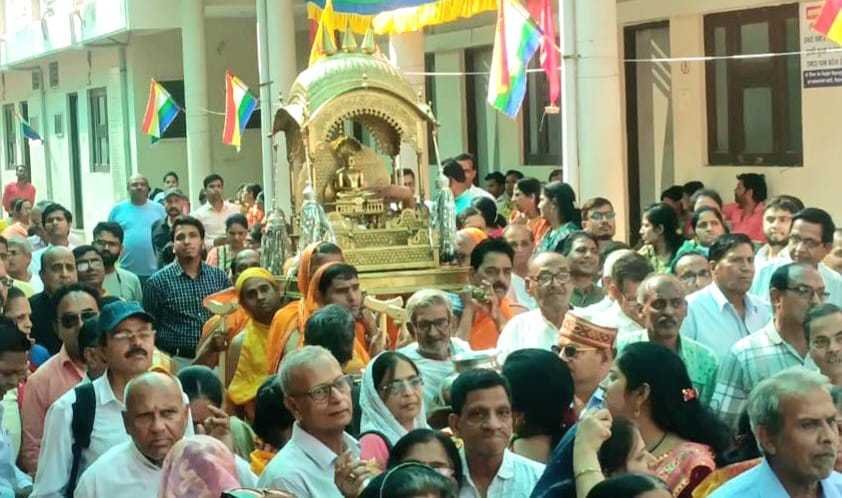 दिगंबर जैन समाज ने सिद्धवरकूट में खेली आध्यात्मिक की होली