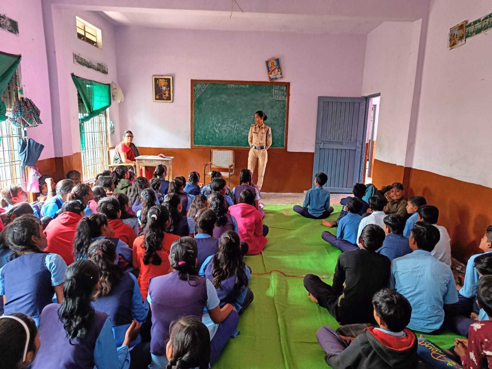 पुलिस को अपना सहयोगी समझे ……सुश्री संध्या धुर्वे
