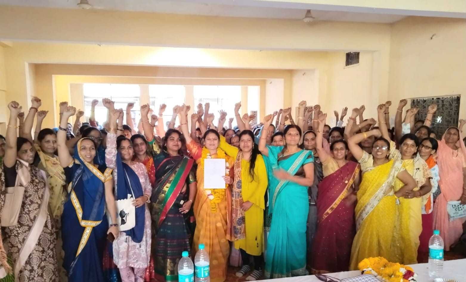 बुलंद आवाज नारी संगठन की हुई बैठक अर्चना आरस बनी संगठन की जिलाध्यक्ष 