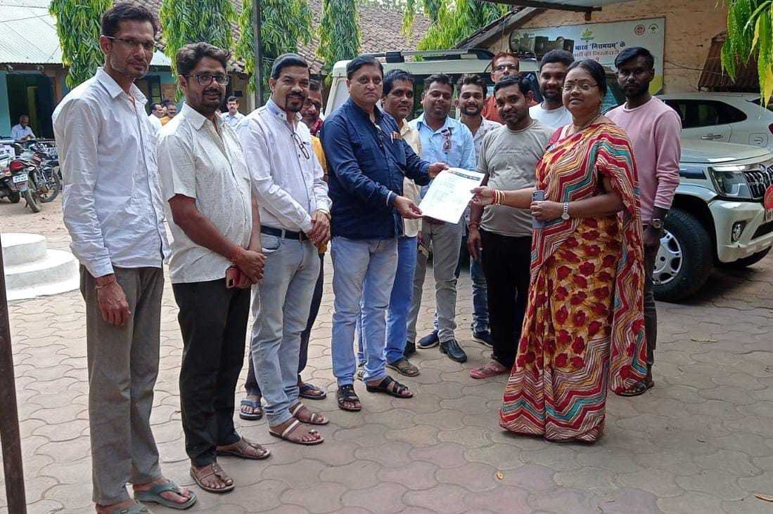 मारपीट की घटना को लेकर पत्रकार संघ ने सौपा ज्ञापन