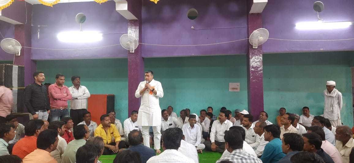 आठनेर के राम मंदिर पहुंचे विधायक निलय डागा
