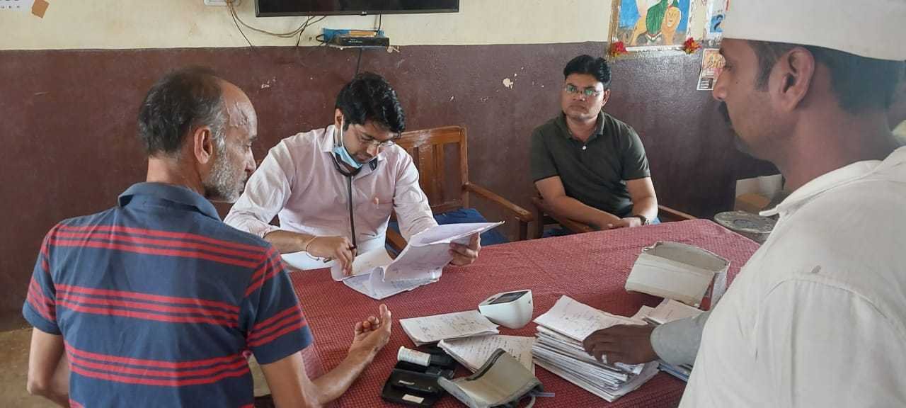 न्यायाधीशगण की उपस्थिति में जेल बंदियों का हुआ स्वास्थ्य परीक्षण 