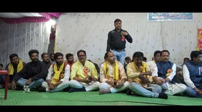 बोथी ग्राम मेंडडारका हुआ आयोजन विधायक धरमु सिंह सिरसाम बिरसा मुंडा क्रांति दल के प्रदेश अध्यक्ष अजय कवडे जिला पंचायत सदस्य रामचरण इरपाचे कांग्रेस के वरिष्ठ नेता मध्य प्रदेश आदिवासी युवा प्रभाग के प्रदेश अध्यक्ष एवं कांग्रेस के महासचिव राम टे काम हुए शामिल