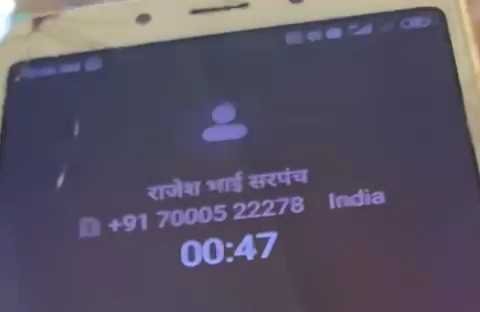 कस्बा पंचायत के सरपंच प्रतिनिधि राजेश पाटीदार ने कचरा उठाने के एवज में  मांगा खर्चा पानी