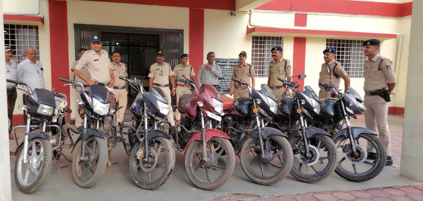 बाइक चोर और खरीददार को दबोचा, चोरी के 7 वाहन जप्त