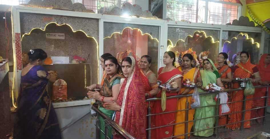 शीतला सप्तमी पर मंदिरों में लगी दर्शनार्थ लंबी कतारें