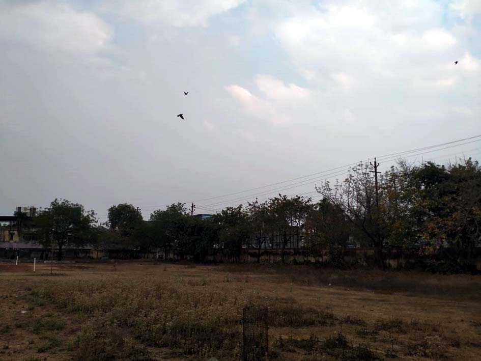 अचानक छाए बादल, गडग़ड़ाहट के साथ हुई बूंदाबांदी