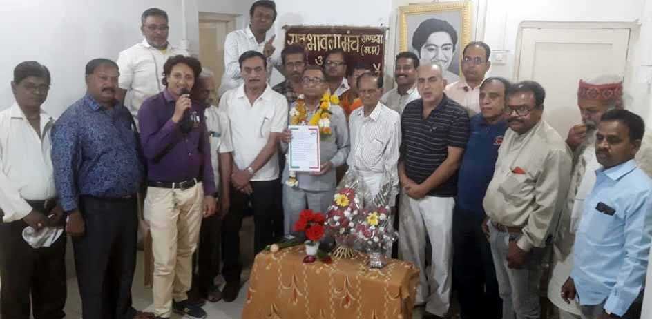 सद्भावना मंच के स्थापना दिवस पर काटा केक