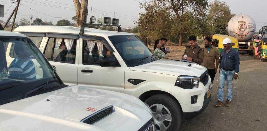 जिला परिवहन विभाग ने जांच कर की चालानी कार्यवाही