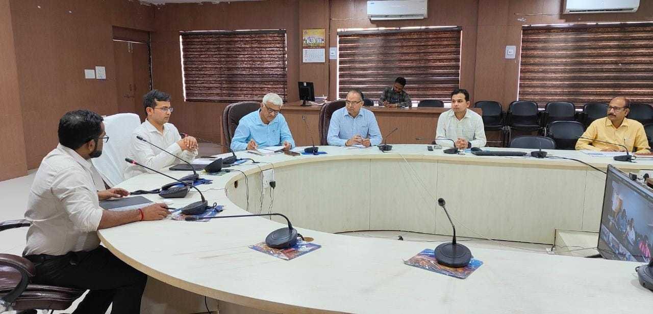 कलेक्टर ने की लाडली बहना योजना के शुभारंभ कार्यक्रम की समीक्षा