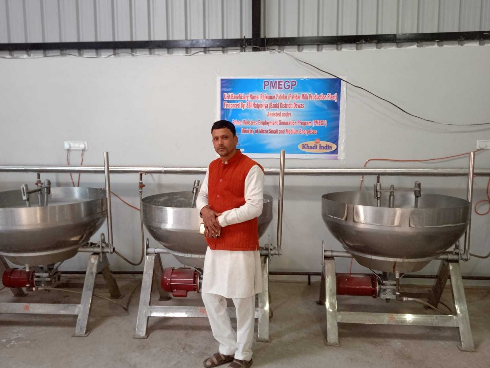 प्रधानमंत्री रोजगार सृजन कार्यक्रम योजना से जिले के श्री राजकुमार पाटीदार बने सफल उद्यमी, दूसरे 10 लोगों को दे रहे हैं रोजगार
