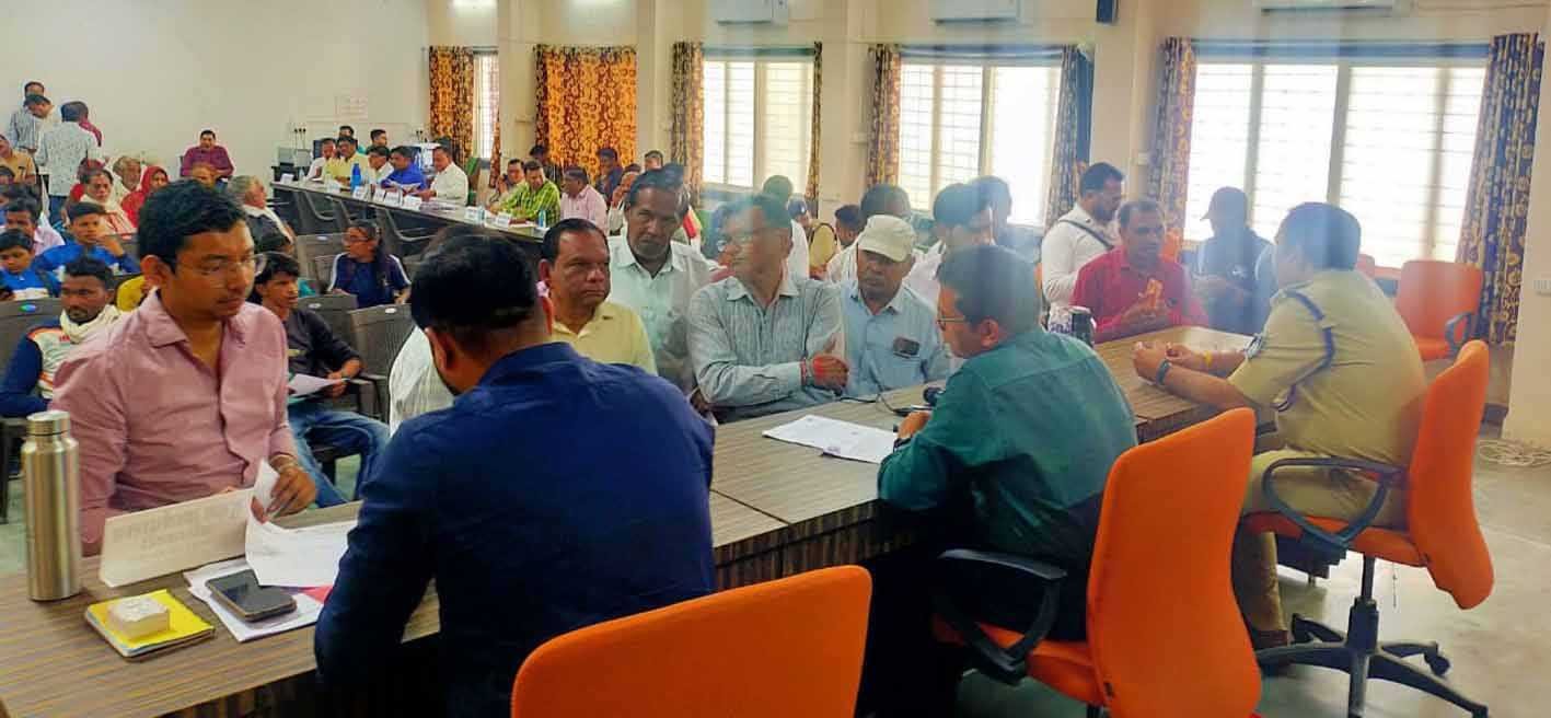 कलेक्टर ने जनसुनवाई में सुनी नागरिकों की समस्याएं  