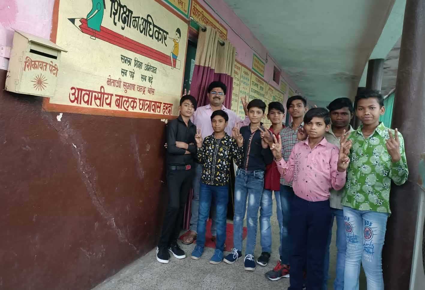 उत्कृष्ट विद्यालय की चयन परीक्षा में 8 विद्यार्थी सफल