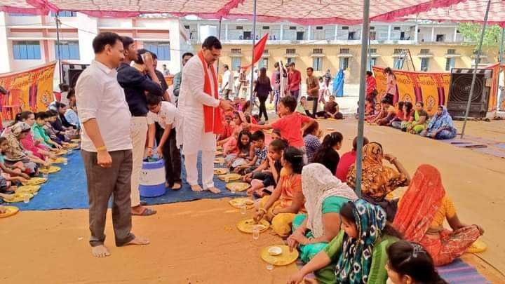 भक्तिमय हुआ शहर, जगह-जगह हुए भंडारे