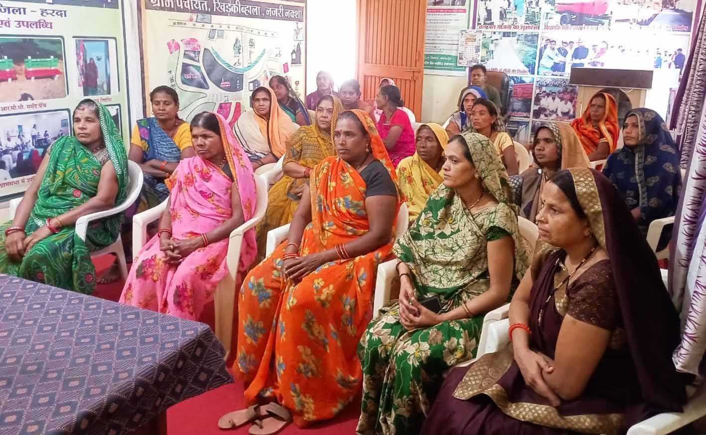 लाड़ली बहना का लाभ दिलाने में ग्राम पंचायत खिड़की अब्बल