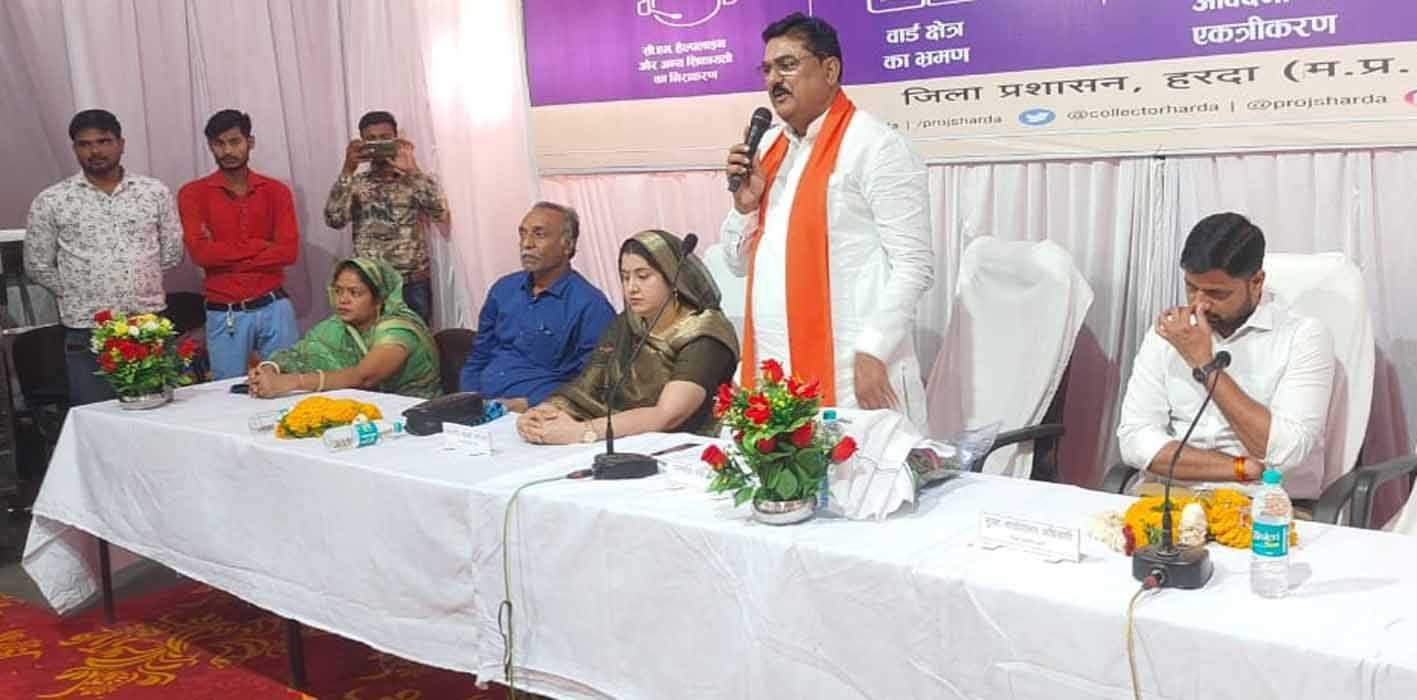चौपाल में आए 133 आवेदन, 90 का मौके पर हुआ समाधान