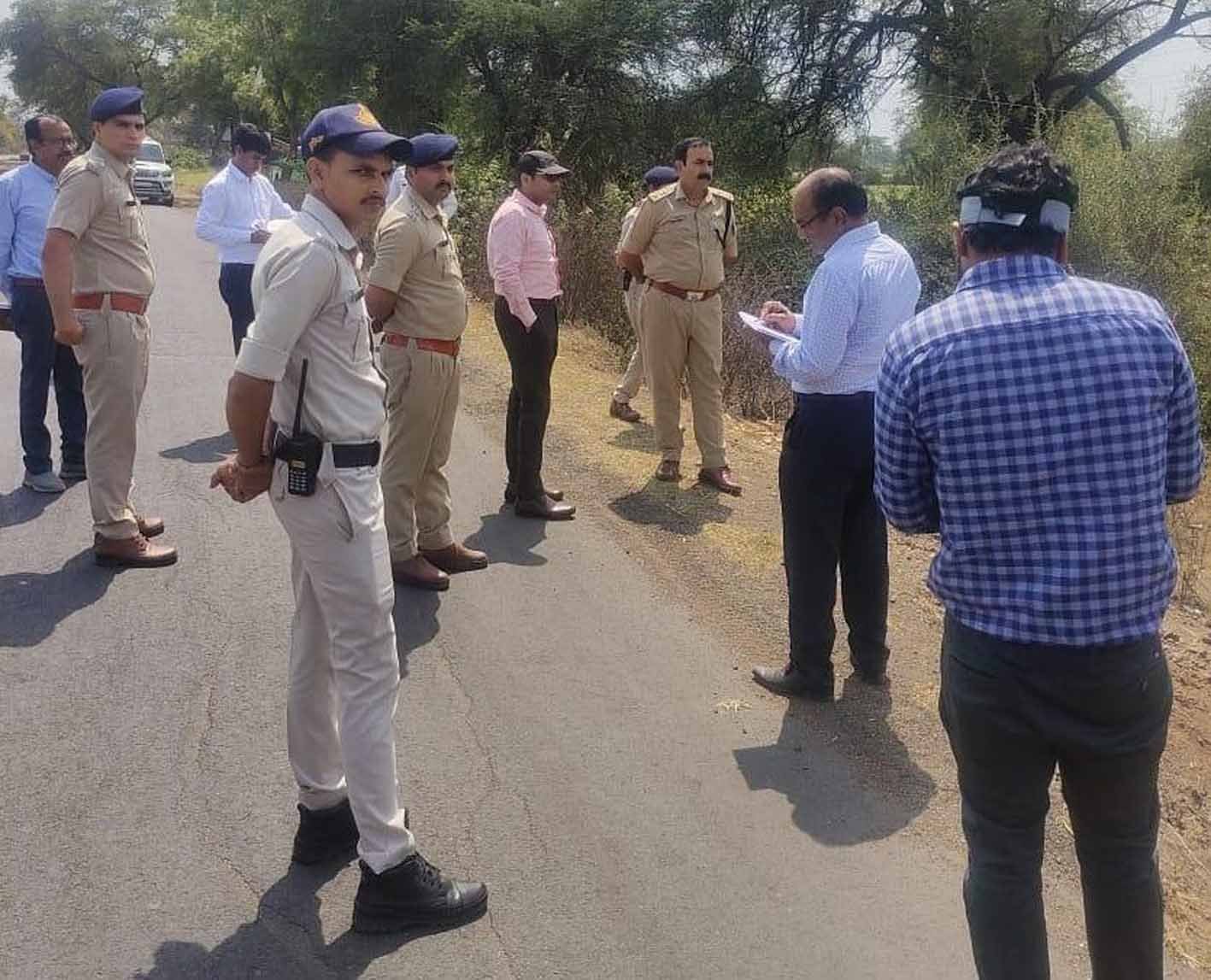 कलेक्टर ने दुर्घटना संभावित स्थलों का किया निरीक्षण
