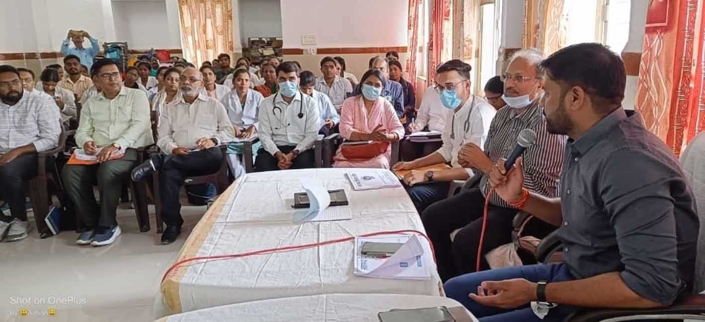 जिपं सीईओ ने स्वास्थ्य कार्यक्रमों की समीक्षा की