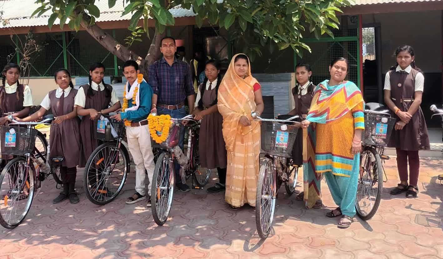 20 विद्यार्थियों को मिली नि:शुल्क सायकल