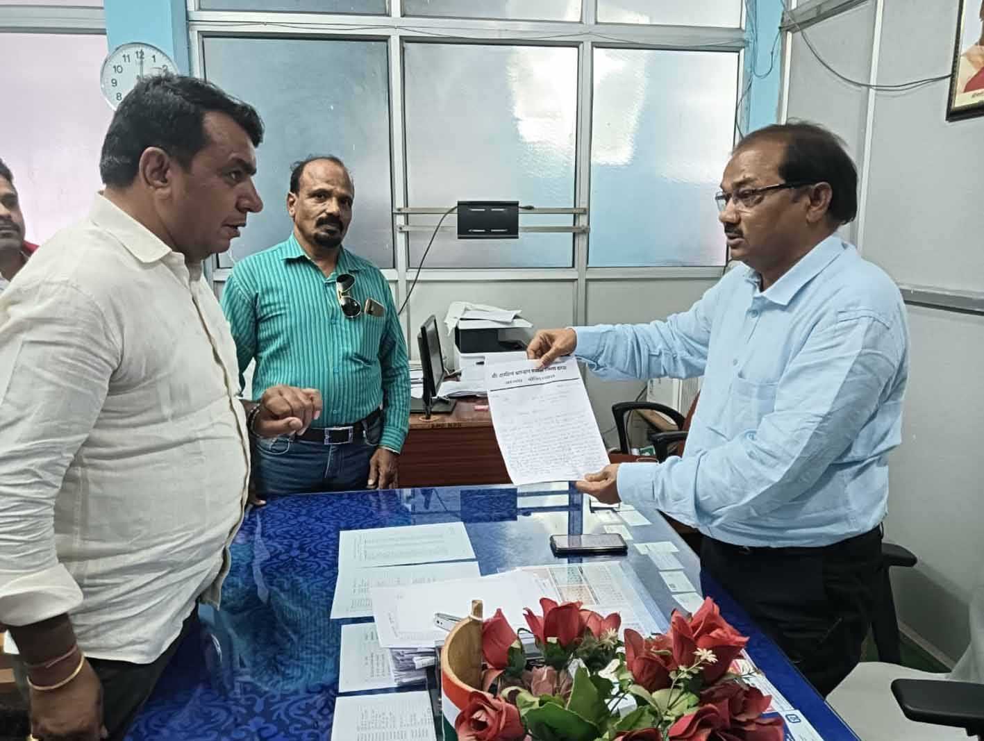 लापरवाही…. अतिक्रमण से घिरा महर्षि दधीच स्मारक