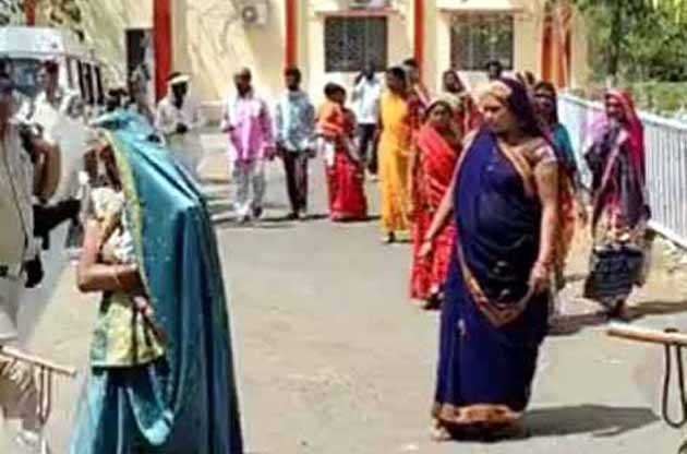गरीब आदिवासी महिलाओं से 21 लाख रुपए हड़पकर मास्टरमाइंड फरार