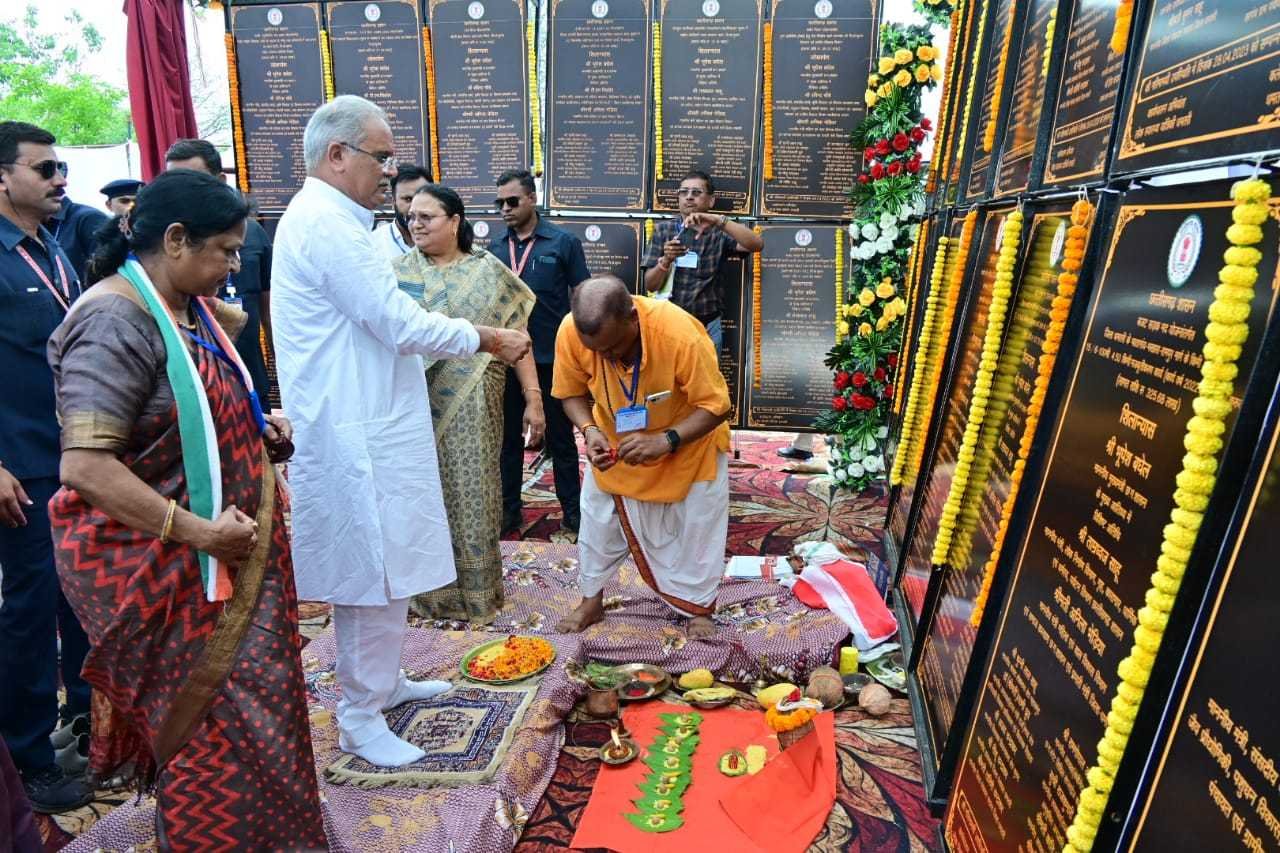 मुख्यमंत्री भूपेश बघेल ने किया 82 करोड़ 39 लाख 05 हजार रूपये के 65 निर्माण कार्यों का लोकार्पण- शिलान्यास