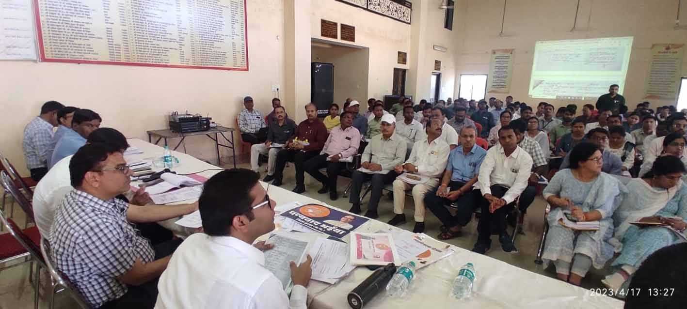 कमिश्नर ने लाड़ली बहना योजना की समीक्षा की