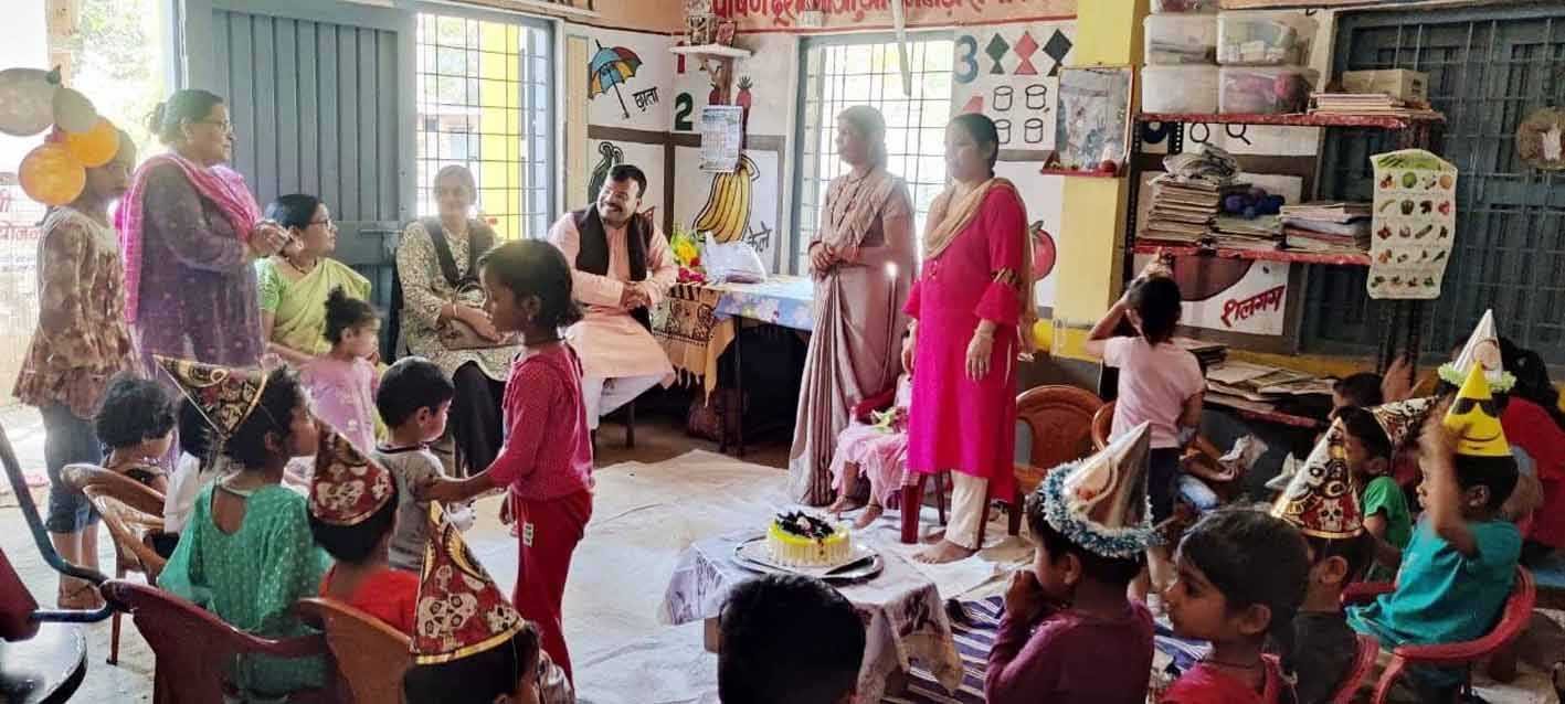 बाल अधिकार संरक्षण आयोग सदस्य ने स्कूल प्रबन्धन की बैठक ली