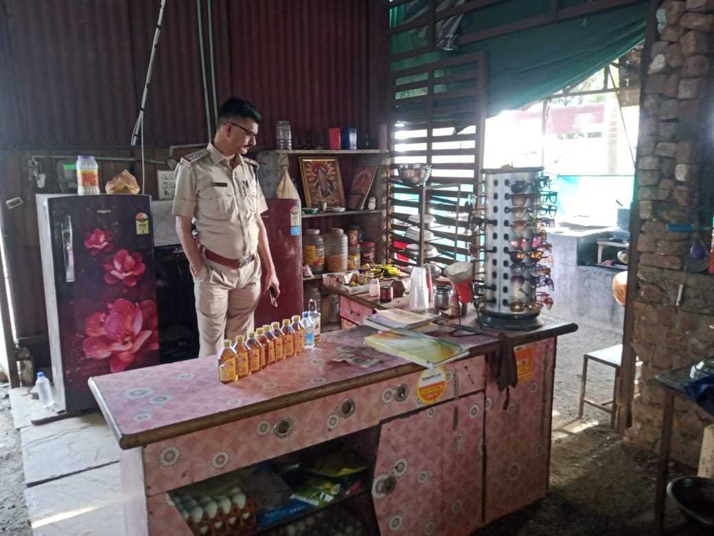 मदिरापान के गैर-अनुज्ञप्त स्थलों पर आबकारी टीम ने की छापेमार कार्यवाही
