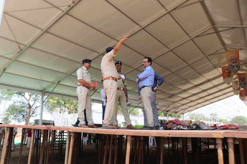 लगातार तीसरी बार कलेक्टर एसपी तैयारियों का जायजा लेने पहुँचे