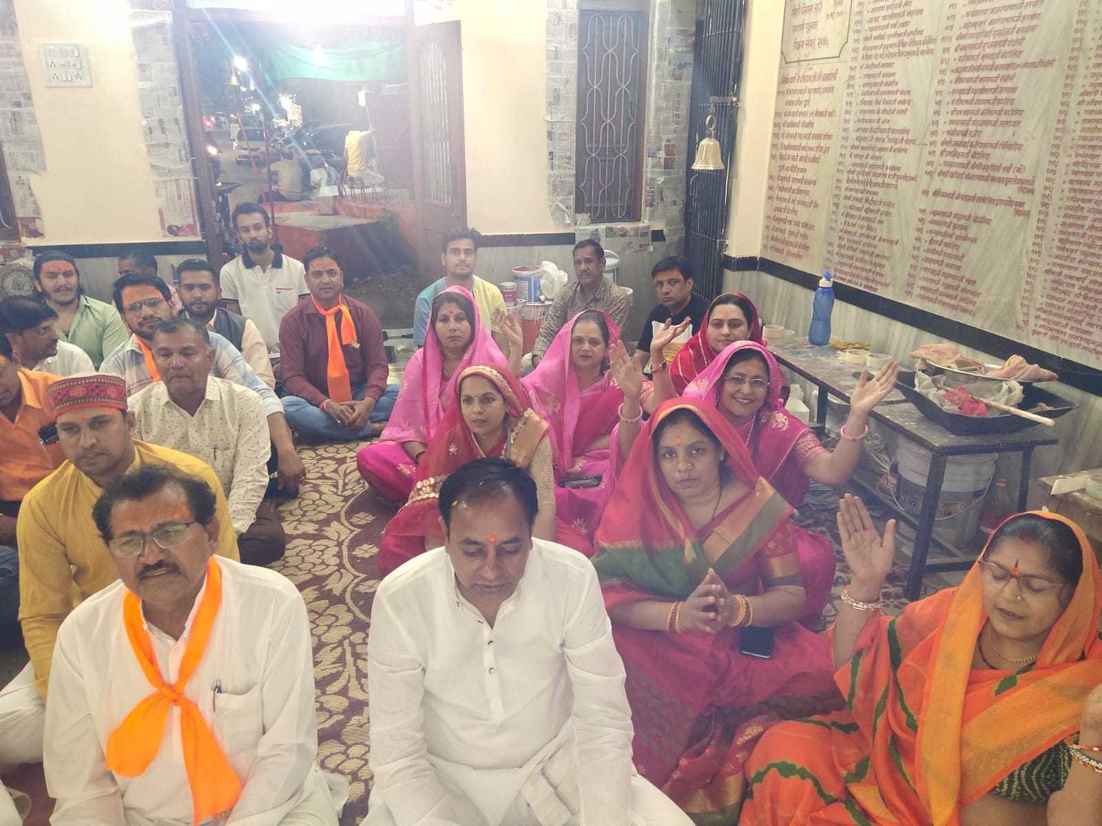 सामुहिक हनुमान चालीसा का किया पाठ
