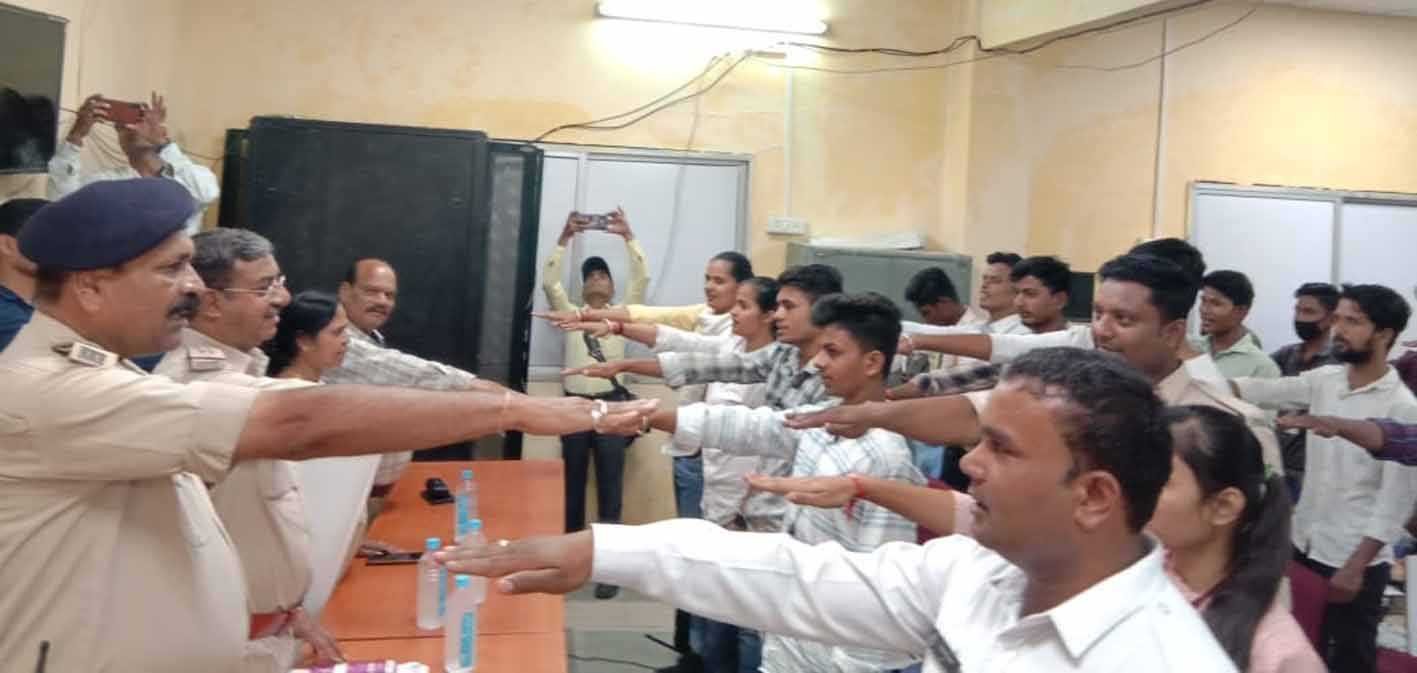 यातायात नियमों की दी जानकारी