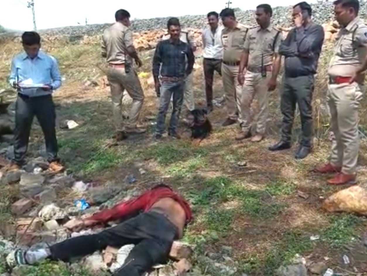 युवक की लाश रेलवे ट्रेक के समीप मिली, हत्या की आशंका, पुलिस जुटी जाँच में