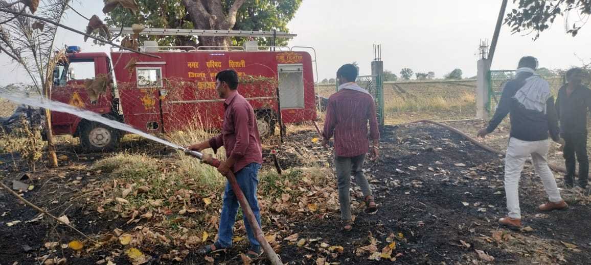 भटपुरा के कब्रिस्तान में लगी आग