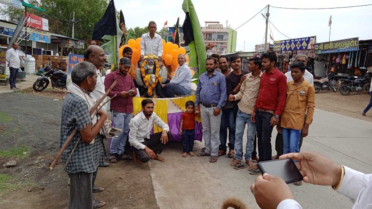 कलश यात्रा एवं नगर भ्रमण कर मंत्र उच्चार के साथ शनिदेव की प्रतिमा का हुआ अनावरण