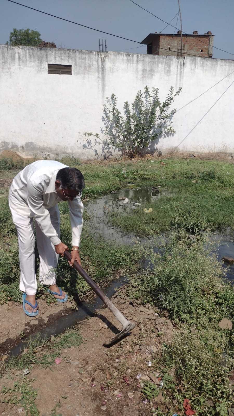 नगर के अलग-अलग वार्डों में फैली गंदगी नगर परिषद का स्वच्छता अभियान फेल