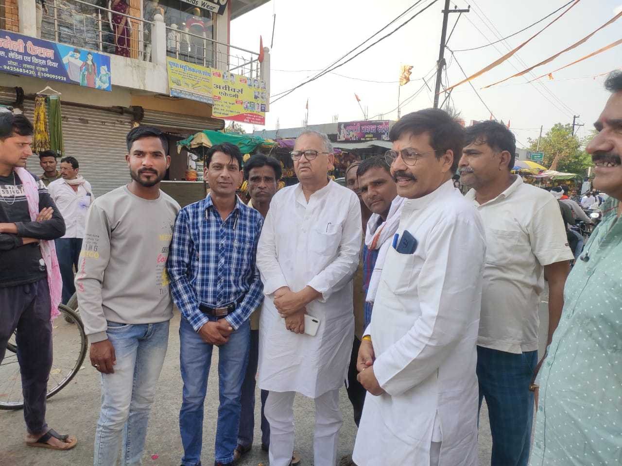कांग्रेस के जिला प्रभारी चंद्रिका प्रसाद द्विवेदी का भैसदेही से मुलताई जाते समय आठनेर मेहुआ भव्य स्वागत