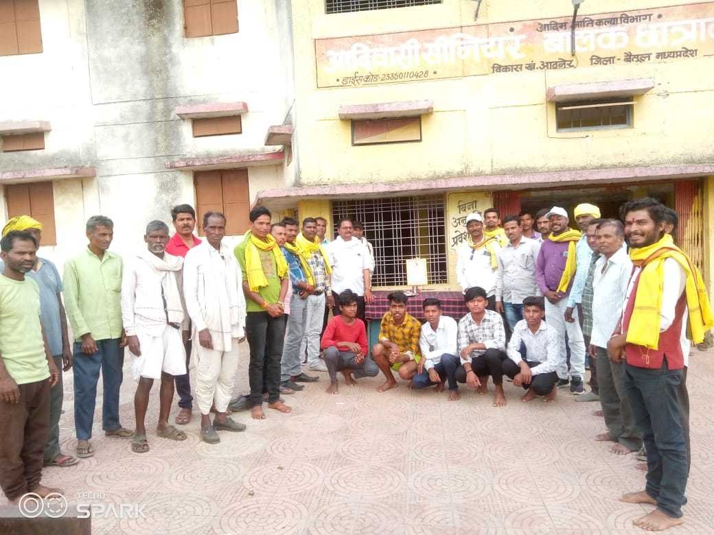 आगजनी से पीड़ित परिवार तक पहुंचाई राहत राशि एवं अनाज