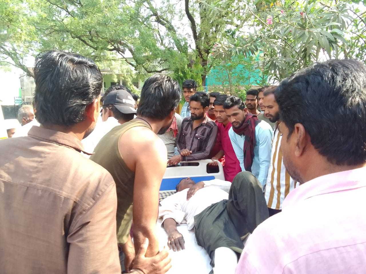 अज्ञात वाहन की टक्कर से बाइक सवार घायल
