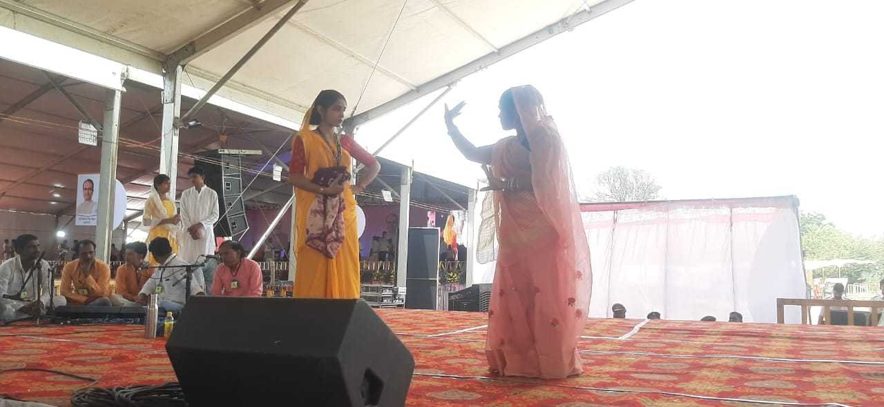 शिवराज भैय्यो आई रयो की नाट्य प्रस्तुति