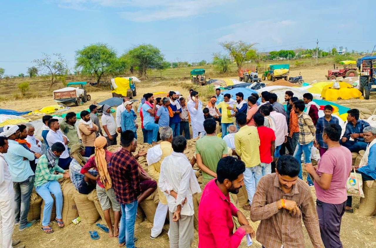 महुआ खेड़ा सोसाइटी विश्वमित्र वेयरहाउस पहुंचे सतपाल पलिया