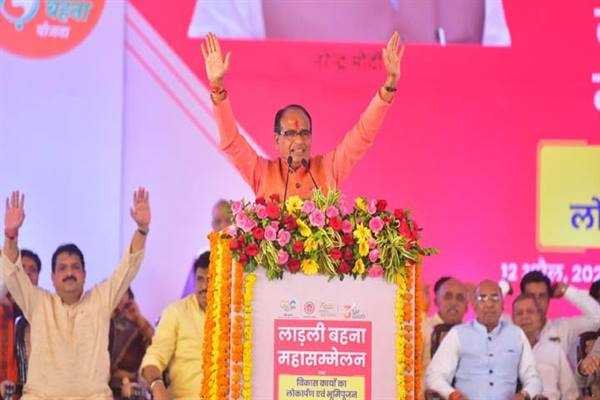 प्रदेश के विकास में लाड़ली बहनों से मिल रहे अपार जन-समर्थन से अभिभूत हूँ : मुख्यमंत्री श्री चौहान
