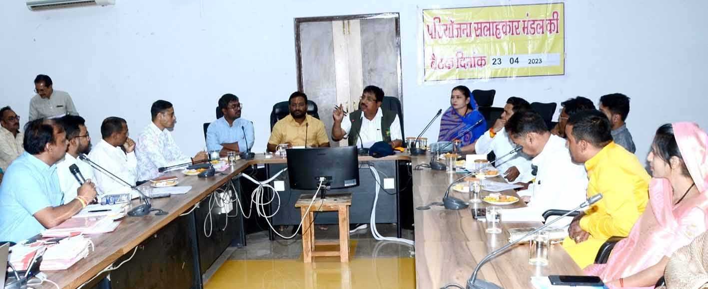 शासकीय राशि का उपयोग प्राथमिकता वाले कार्यो के लिए करें – मंत्री शाह