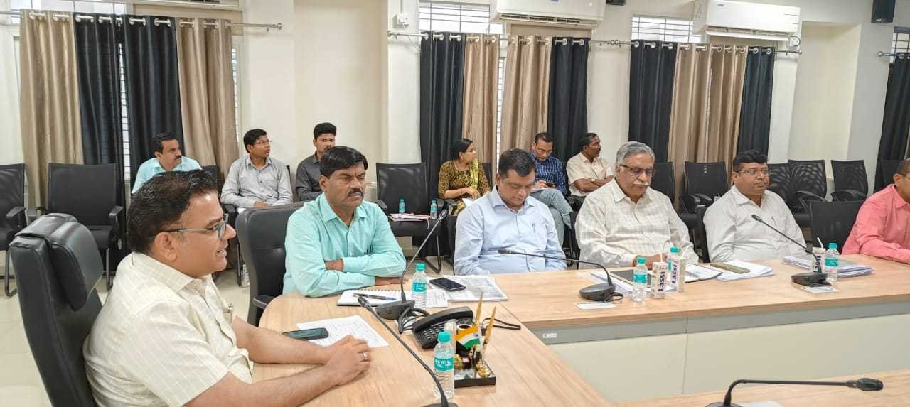 सुव्यवस्थित ढंग से किया जाए रबी उपार्जन : कमिश्नर श्री शुक्ला