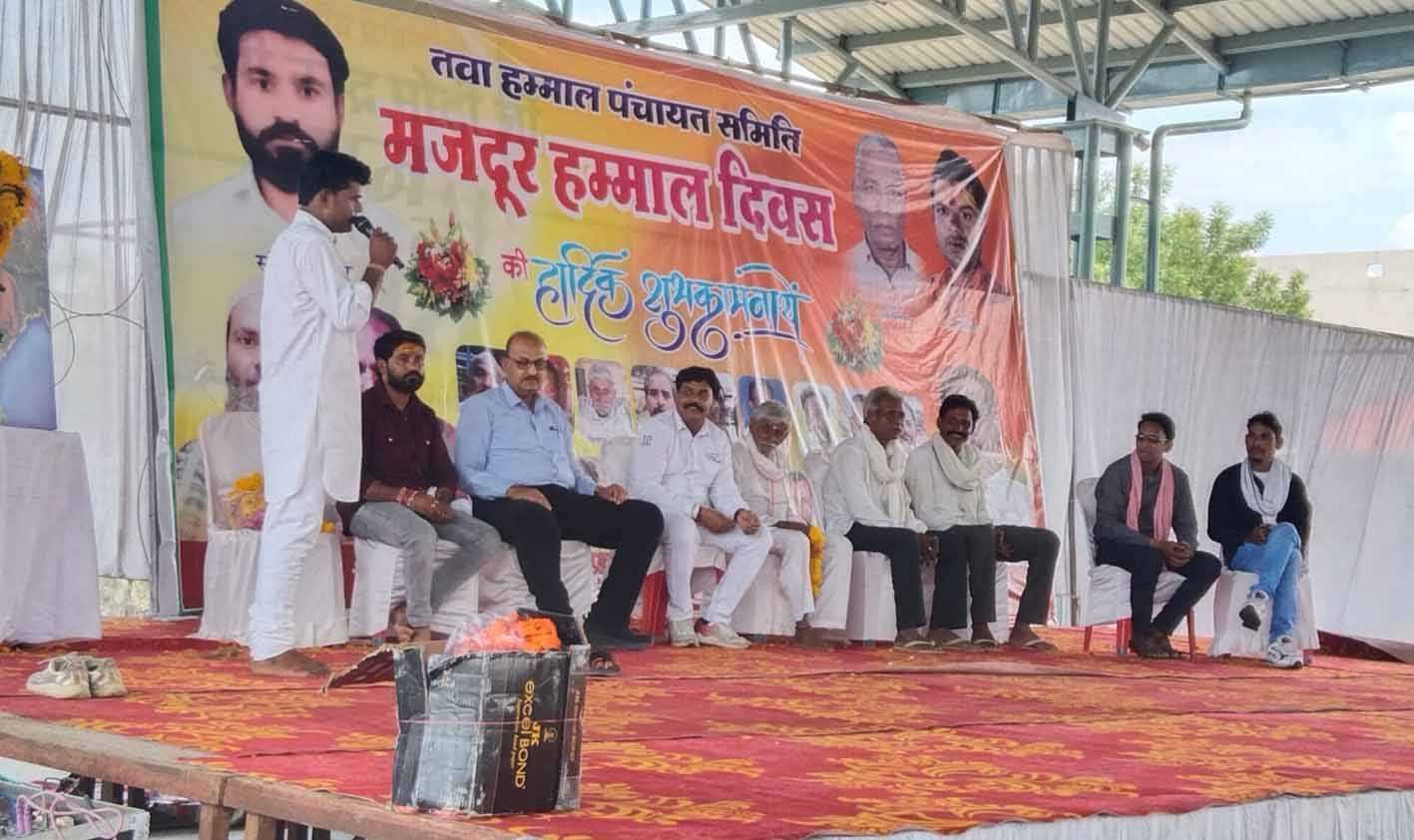 हम्माल तुलावटियों का किया स्वास्थ्य परीक्षण