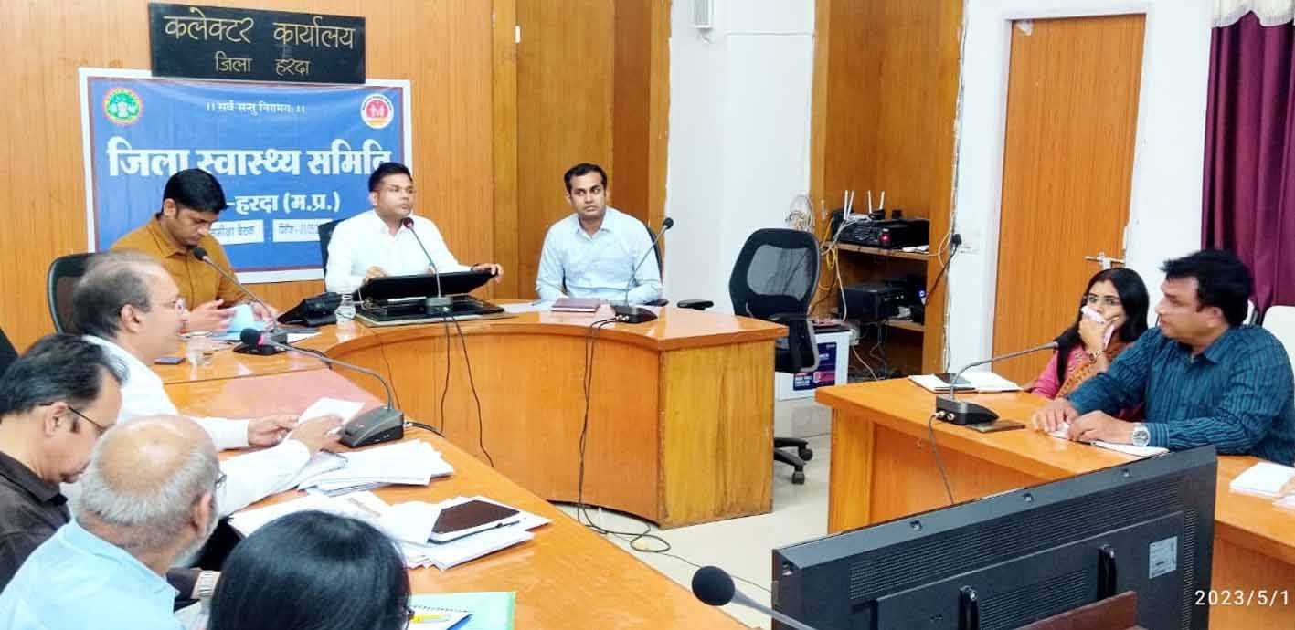 डॉक्टर्स व स्वास्थ्य कर्मी मुख्यालय पर रहें  