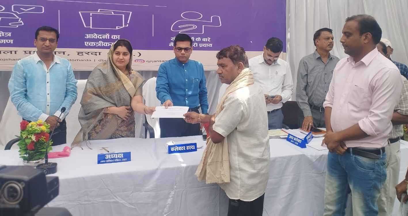 कलेक्टर श्री गर्ग वार्ड चौपाल में सुनी नागरिकों की समस्याएं