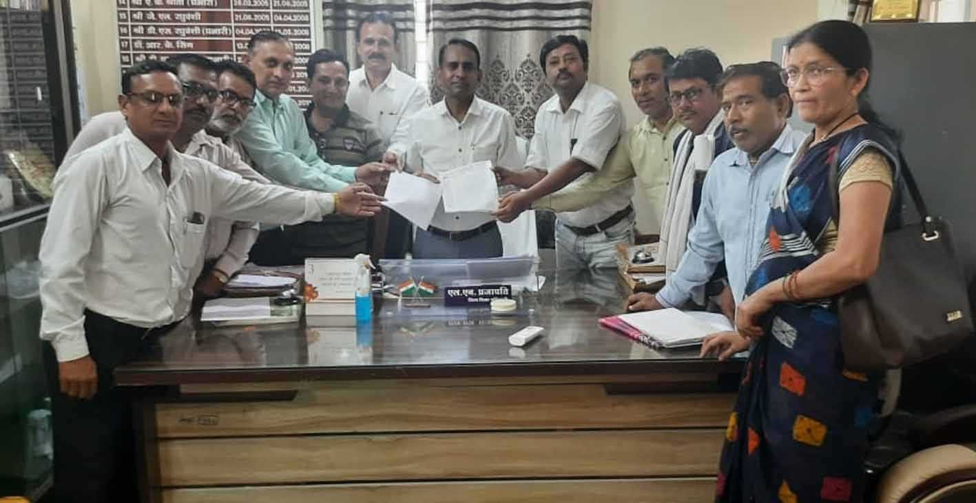 वरिष्ठता सूची में विसंगतियों को दूर करने सौंपा ज्ञापन