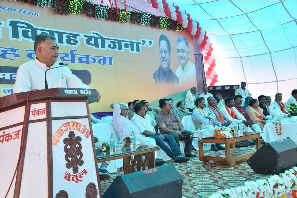 प्रदेश सरकार महिला सशक्तिकरण के लिए दृढ़ संकल्पित- प्रभारी मंत्री इंदर सिंह परमार